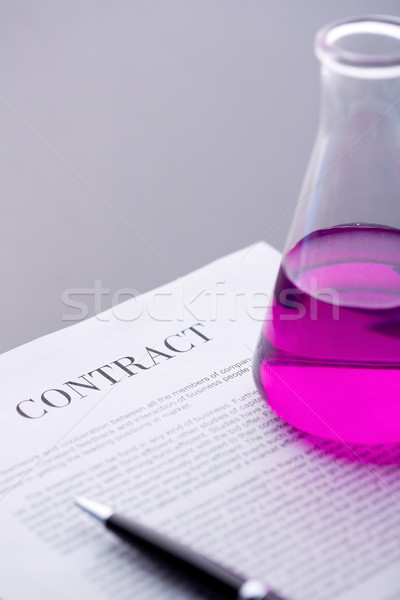 Contract buis paars vloeibare papier overeenkomst Stockfoto © pressmaster