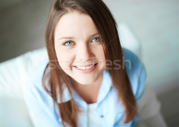 微笑 女孩 女 深色頭髮 看 商業照片 © pressmaster