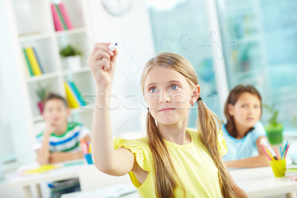 Portret fată transparent bord educaţie băiat Imagine de stoc © pressmaster