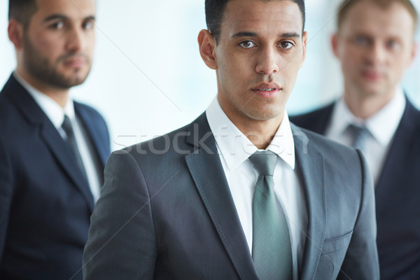 Jóvenes líder retrato empresarios mirando cámara Foto stock © pressmaster