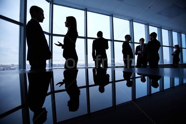 Bureau groupe collègues permanent fenêtre parler [[stock_photo]] © pressmaster