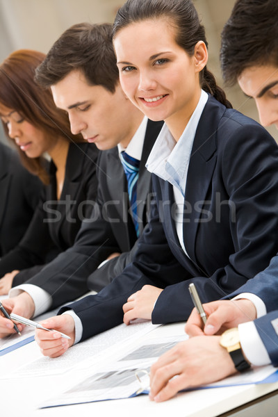 Arbeiten weiblichen Geschäftsfrau schauen Kamera Kollegen Stock foto © pressmaster