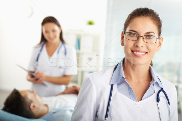 Medico ritratto femminile medico guardando fotocamera Foto d'archivio © pressmaster