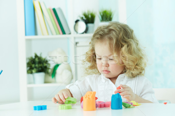 Interessant Freizeit kleines Mädchen Ton Kindergarten Kind Stock foto © pressmaster