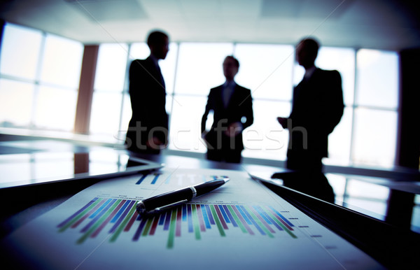Eredmények árnyas kép üzleti csapat megbeszél pénzügyi Stock fotó © pressmaster