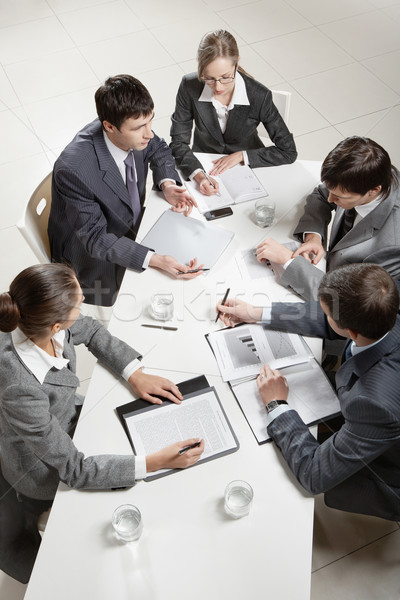 Afaceri informare echipă cinci oameni de afaceri Imagine de stoc © pressmaster