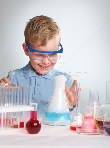 Entusiasta ragazzo guardando risultati esperimento felice Foto d'archivio © pressmaster