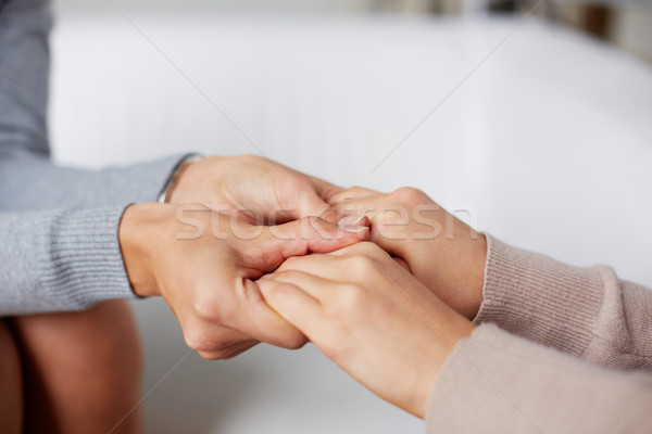 Helfen Psychiater Hände halten Gottesdienst Stock foto © pressmaster