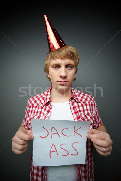 Ass Junge ernst halten Blatt Papier Stock foto © pressmaster