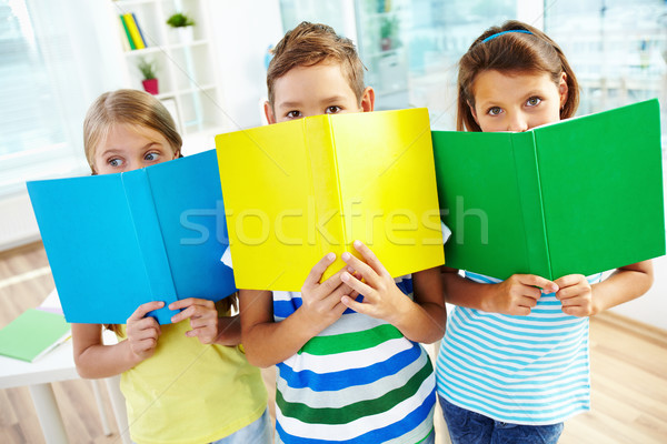 Stockfoto: Schoolkinderen · boeken · portret · gelukkig · klasgenoten · naar