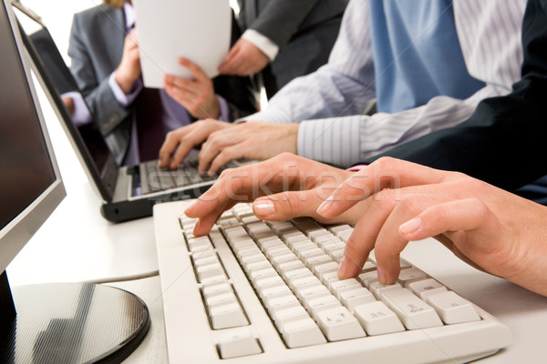 Stockfoto: Typen · foto · vrouwelijke · business · technologie · toetsenbord