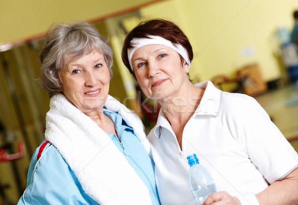 Alten Freunde Porträt Senior Frauen schauen Stock foto © pressmaster