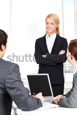 Spiegazione imprenditrice piedi business Foto d'archivio © pressmaster