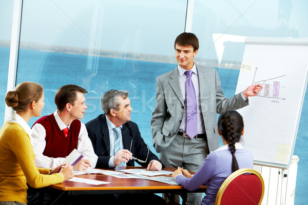 Présentation photo jeunes affaires permanent bord [[stock_photo]] © pressmaster