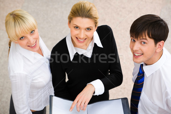 Trzy osoby obraz trzy uśmiechnięty ludzi biznesu patrząc Zdjęcia stock © pressmaster