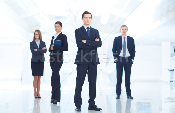 Liderem zespołu portret młodych biznesmen patrząc Zdjęcia stock © pressmaster
