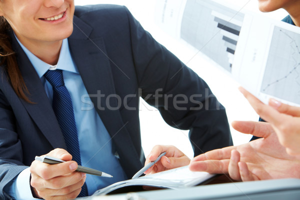 Trabalhando momento sorridente empresário Foto stock © pressmaster