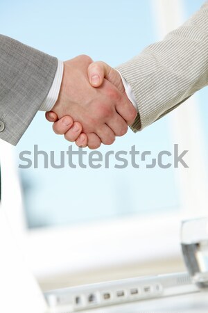 Fotografie strângere de mână parteneri de afaceri acord Imagine de stoc © pressmaster