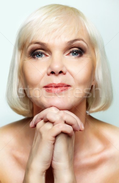 Gnädig Lächeln reifen Dame schauen Körper Stock foto © pressmaster