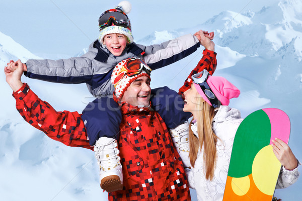 Geluk portret gelukkig gezin winter resort Stockfoto © pressmaster