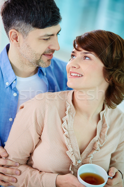 Portré boldog középkorú pár néz egy Stock fotó © pressmaster