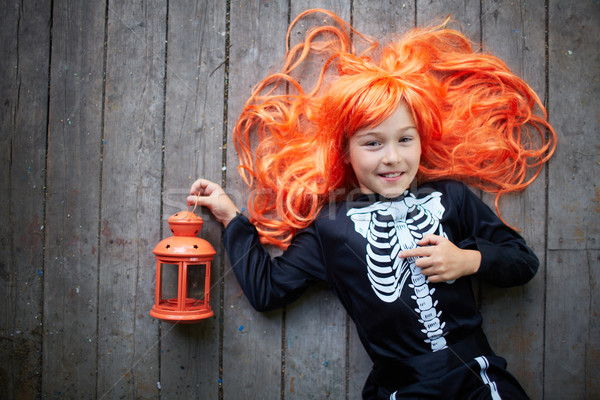 Foto stock: Menina · lanterna · retrato · bonitinho · vermelho · peruca