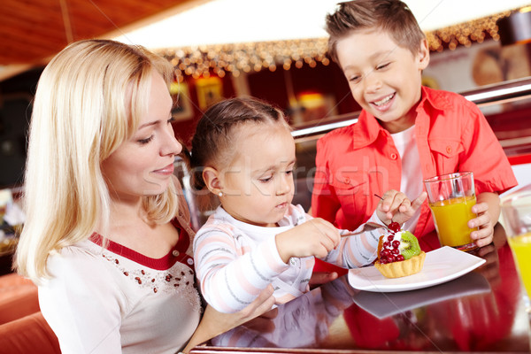 Foto stock: Alimentação · café · retrato · bonitinho · menina