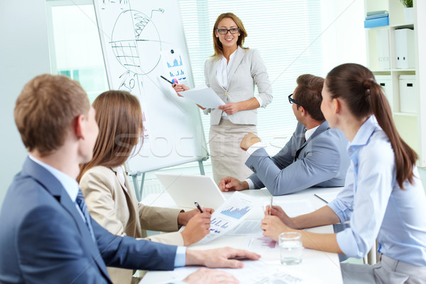 Stockfoto: Aandachtig · collega's · team · luisteren · vrolijk · zakenvrouw