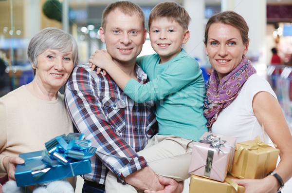 Mutlu aile portre bakıyor kamera alışveriş merkezi kadın Stok fotoğraf © pressmaster