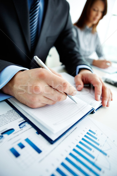 Piśmie notatnika obraz mężczyzna strony pióro Zdjęcia stock © pressmaster