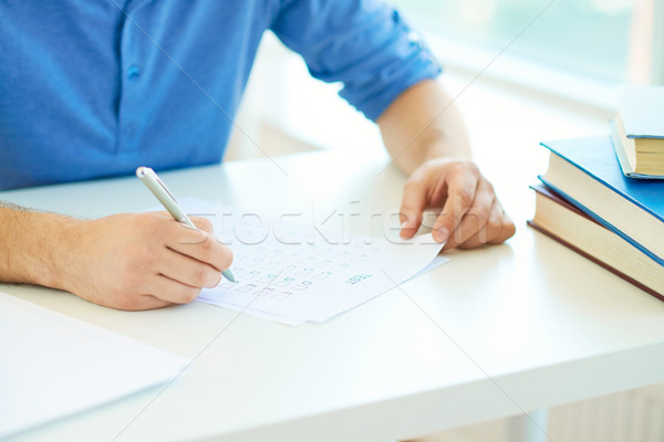 [[stock_photo]]: écrit · test · étudiant · sur