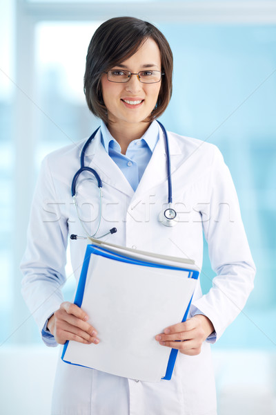általános háziorvos függőleges portré tart iratok Stock fotó © pressmaster