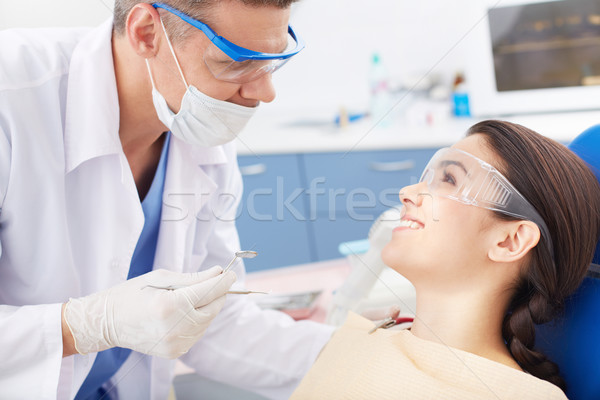 Dentist tineri fata de fericit uita oral femeie Imagine de stoc © pressmaster
