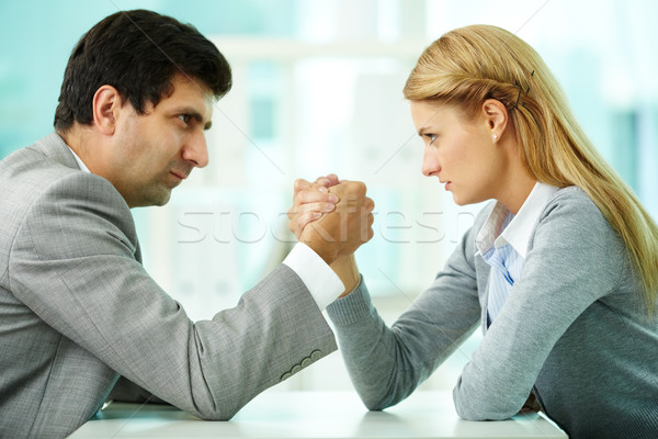 Rivalität Mann Frau Armdrücken Geste arbeiten Stock foto © pressmaster