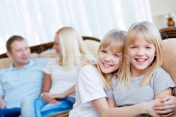 Twin Schwestern Porträt glücklich Mädchen schauen Stock foto © pressmaster