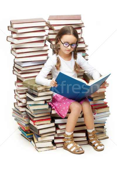 Menina leitura retrato diligente sessão Foto stock © pressmaster