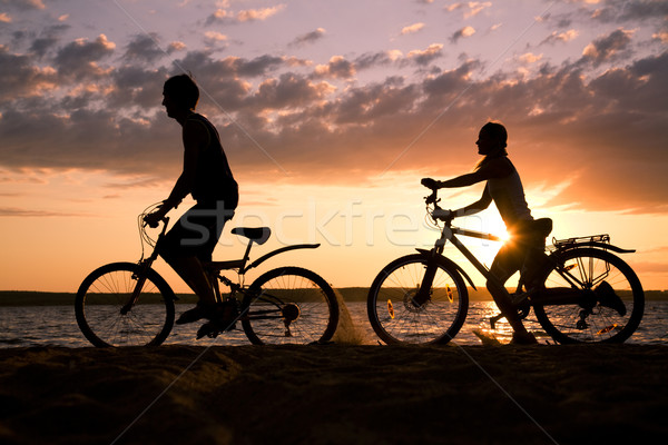 Stock foto: Sommer · Erholung · Silhouetten · Paar · Reiten · Fahrräder