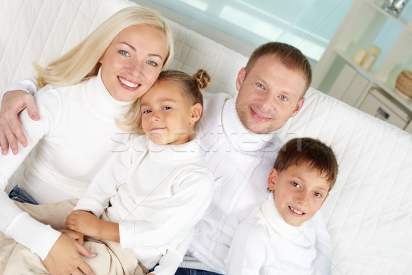 家庭 白 肖像 幸福的家庭 看 相機 商業照片 © pressmaster