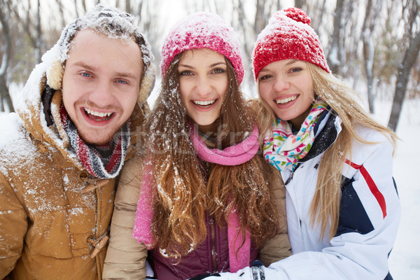 Chutes de neige portrait heureux amis [[stock_photo]] © pressmaster