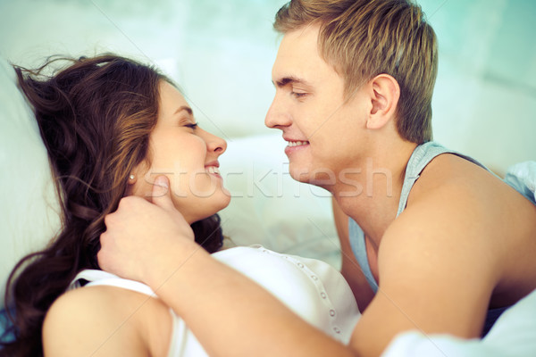 Amourösen Paar jungen zärtlich schauen ein Stock foto © pressmaster