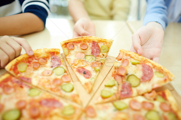 Apetitoso pizza primer plano piezas nino alimentos Foto stock © pressmaster