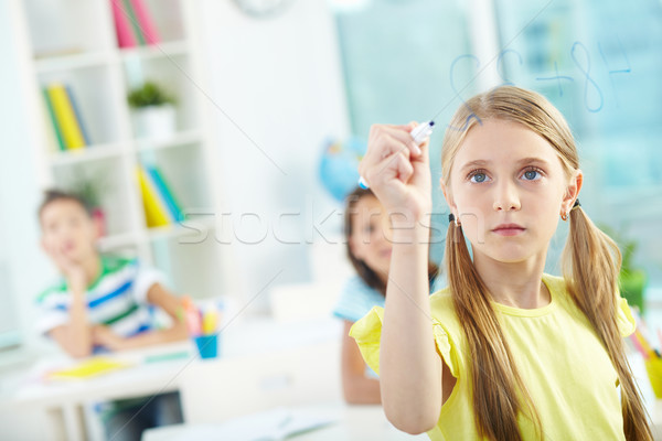 Portret fată transparent bord educaţie băiat Imagine de stoc © pressmaster