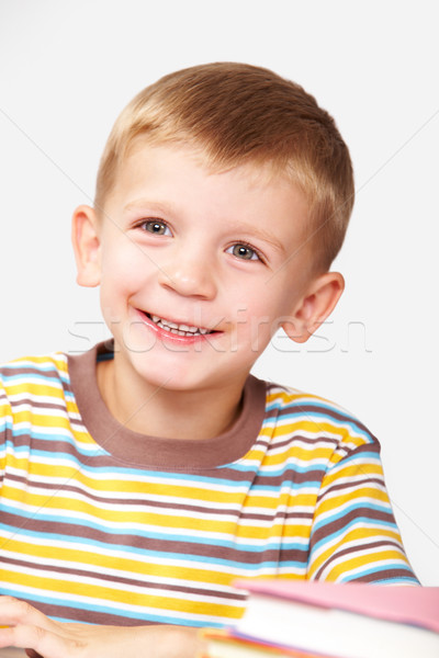 Stockfoto: Glimlachend · jongen · portret · schooljongen · gestreept