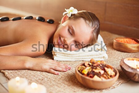 Zasadniczy energii masażu terapeuta pomoc młoda kobieta Zdjęcia stock © pressmaster