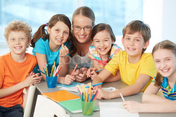 Osztálytársak tanár portré örömteli iskolás gyerekek sikeres Stock fotó © pressmaster