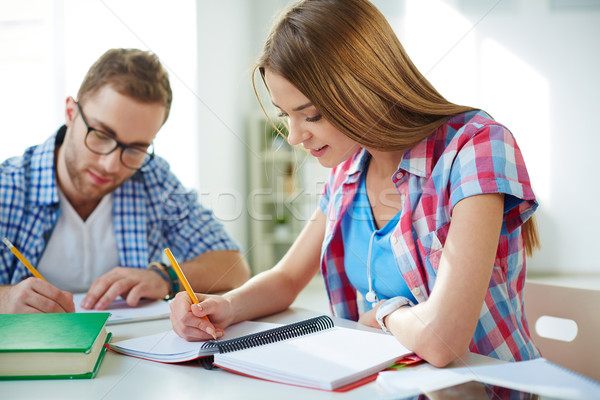 Foto stock: Ocupado · estudantes · inteligente · menina · fora