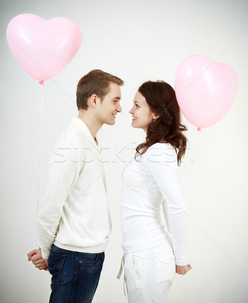 Dos hermosa jóvenes globos mirando amor Foto stock © pressmaster