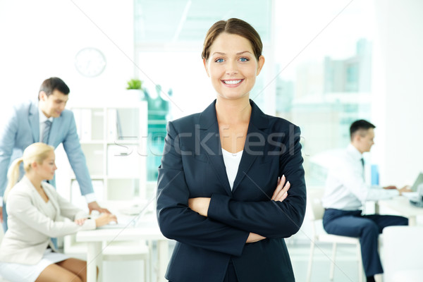 Bastante líder hermosa mujer de negocios mirando cámara Foto stock © pressmaster