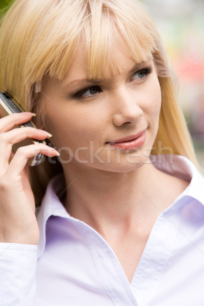 Mooie ondernemer portret mooie vrouw mobiele Stockfoto © pressmaster
