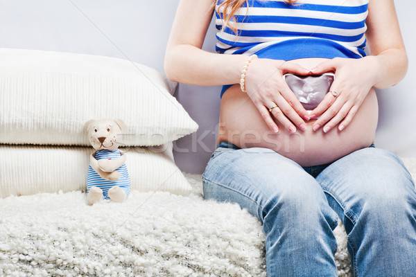 Hamile kadın ultrason fotoğraf el sevmek çocuk Stok fotoğraf © prg0383